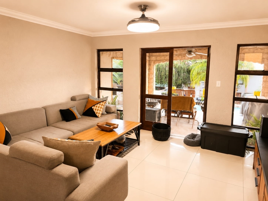 To Let 4 Bedroom Property for Rent in Caribbean Beach Club North West